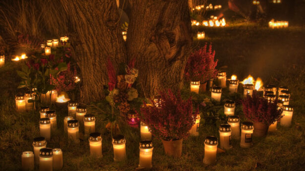 Featured Image: Skogskyrkogården on Halloween 2009 by Michael Caven Now for something not Fate-related. This post is all about Halloween or Samhain or whatever 